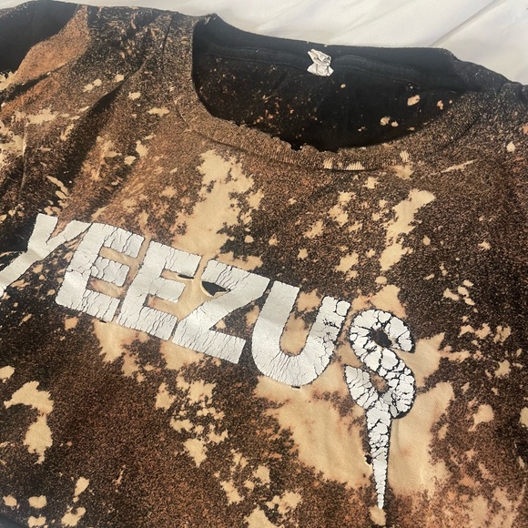 BLEACH DYED + DESTRUCTED YEEZUZ CROP TEE - Picture 2 of 3